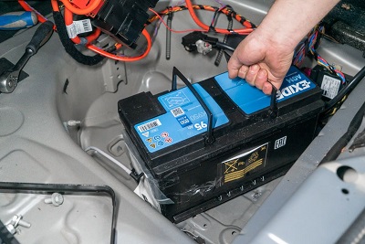 Установка аккумулятора Exide
